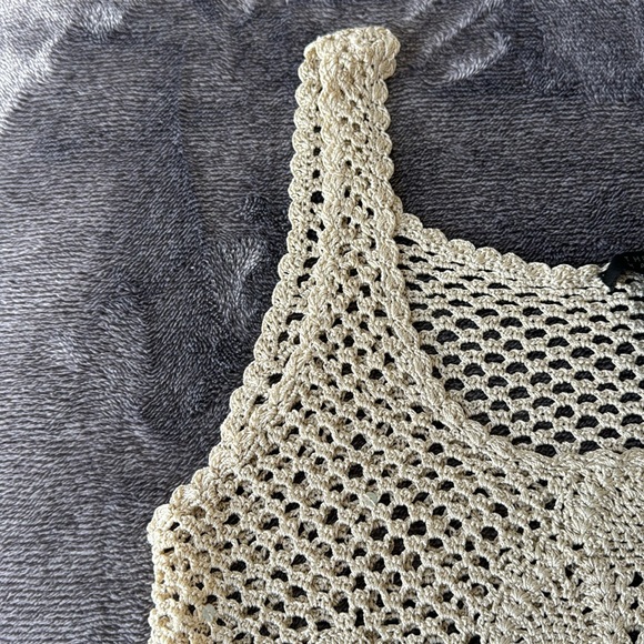 NWT Light Beige Crochet Top - Picture 4 of 5